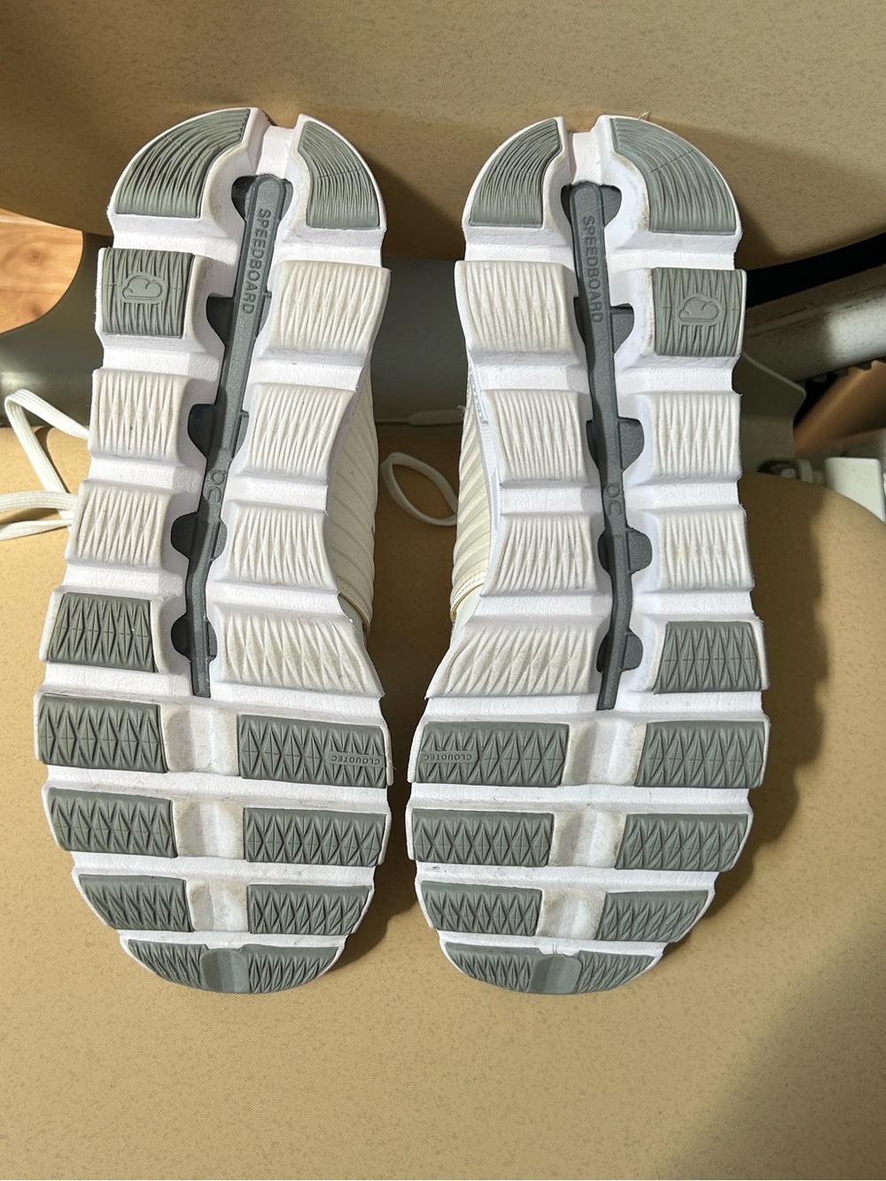 On Cloudswift Women's Running Shoe Sneaker in Glacier/White. Size 10.5 - Picture 6 of 10